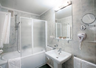 Rénovation salle de bain résidentiel à Laval - Entrepreneur Général Laval